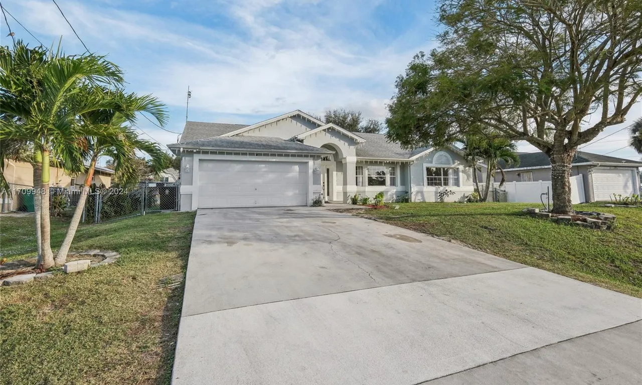 2541 SW Baer St, Port St. Lucie FL 34953