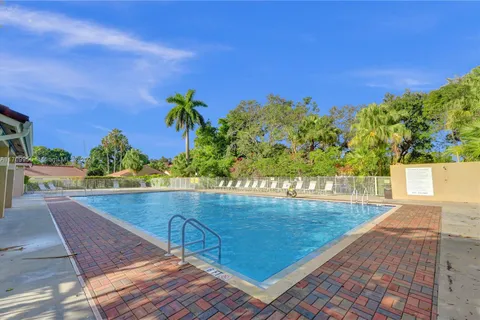 1405 Seagrape Cir, Weston FL 33326