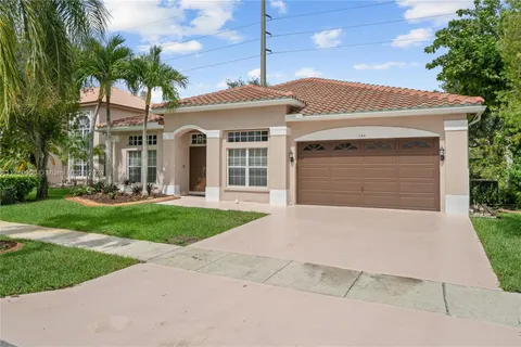 1154 NW 183rd Ter, Pembroke Pines FL 33029