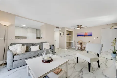 1418 Collins Ave # 504, Miami Beach FL 33139