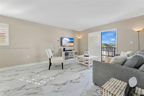 1418 Collins Ave # 504, Miami Beach FL 33139