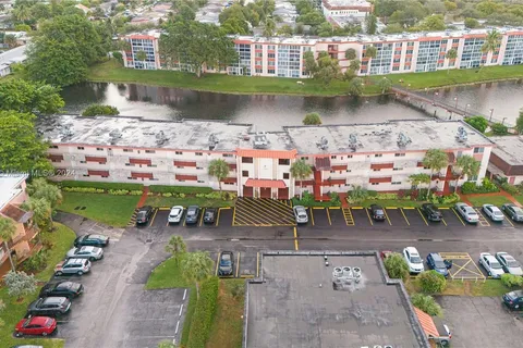 1080 Del Lago Cir # 103, Sunrise FL 33313