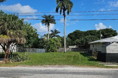 1 Ne Ave, Dania Beach FL 33004