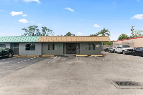 370 NE 44th St, Oakland Park FL 33334