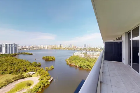 16385 Biscayne Blvd # 2104, North Miami Beach FL 33160