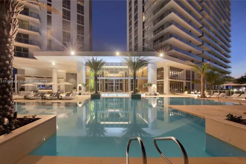 16385 Biscayne Blvd # 2104, North Miami Beach FL 33160