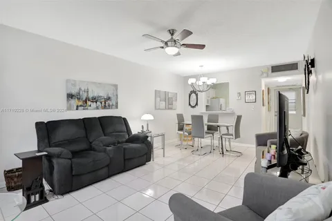 3400 NW 48th Ave # 508, Lauderdale Lakes FL 33319