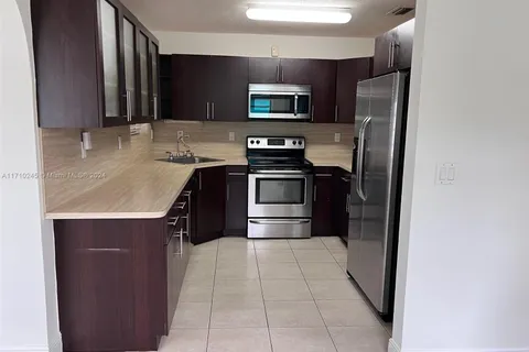 333 W 32nd St, Hialeah FL 33012