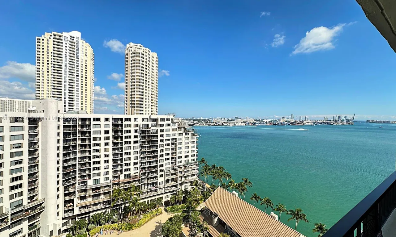 520 Brickell Key Dr # A1802, Miami FL 33131