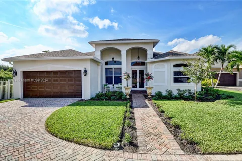 18 Lake Eden Dr, Boynton Beach FL 33435