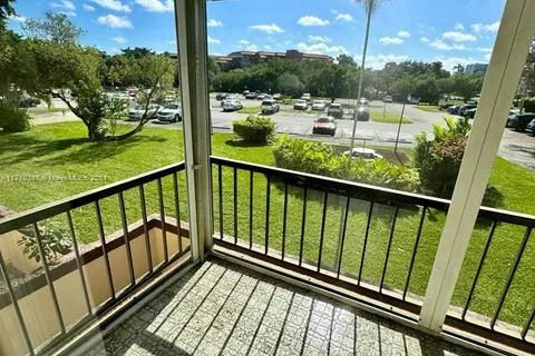 7300 NW 17th St # 214, Plantation FL 33313