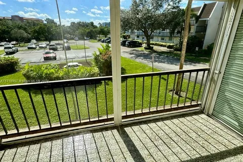 7300 NW 17th St # 214, Plantation FL 33313