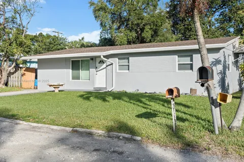 4255 SW 50th St, Dania Beach FL 33314