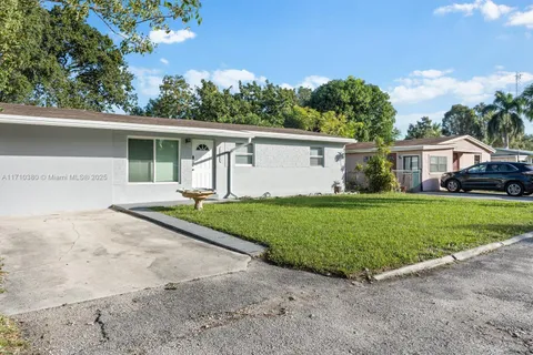 4255 SW 50th St, Dania Beach FL 33314