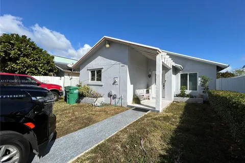 15423 SW 112th Pl, Miami FL 33157