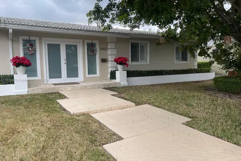 8450 SW 85th St, Miami FL 33143