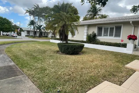 8450 SW 85th St, Miami FL 33143