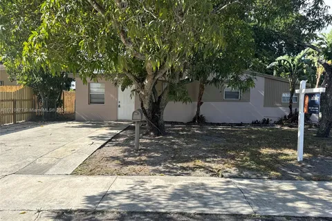 1610 N 70th Way, Hollywood FL 33024