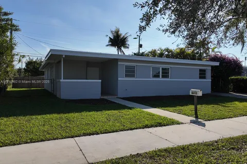 9930 SW 214th St, Cutler Bay FL 33189