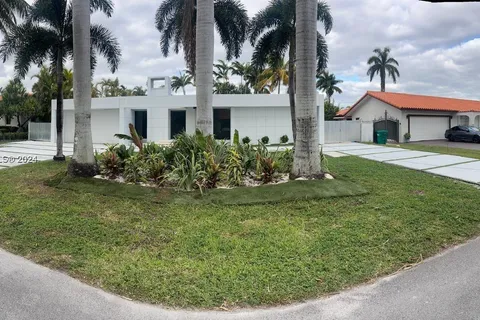 10465 NW 130th St, Hialeah Gardens FL 33018