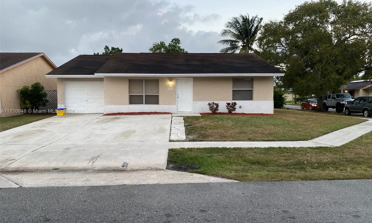 6149 Blue Grass Cir, Lake Worth FL 33463