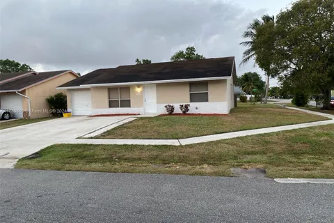 6149 Blue Grass Cir, Lake Worth FL 33463