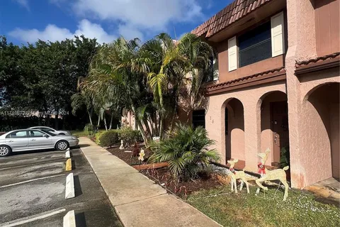 13 Matador Ln # 27, Davie FL 33324