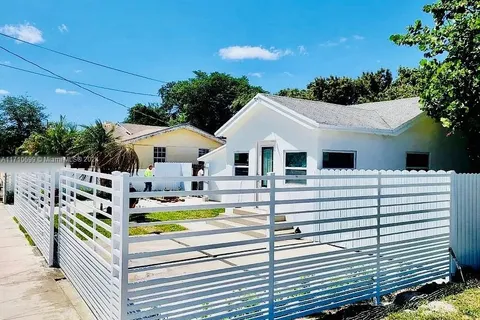 1945 NW 51st Ter, Miami FL 33142