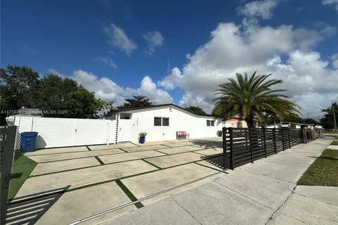 3451 NW 207th St, Miami Gardens FL 33056