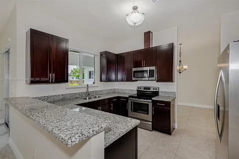 9334 SW 173rd Ter, Palmetto Bay FL 33157