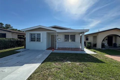 574 E 41st St, Hialeah FL 33013