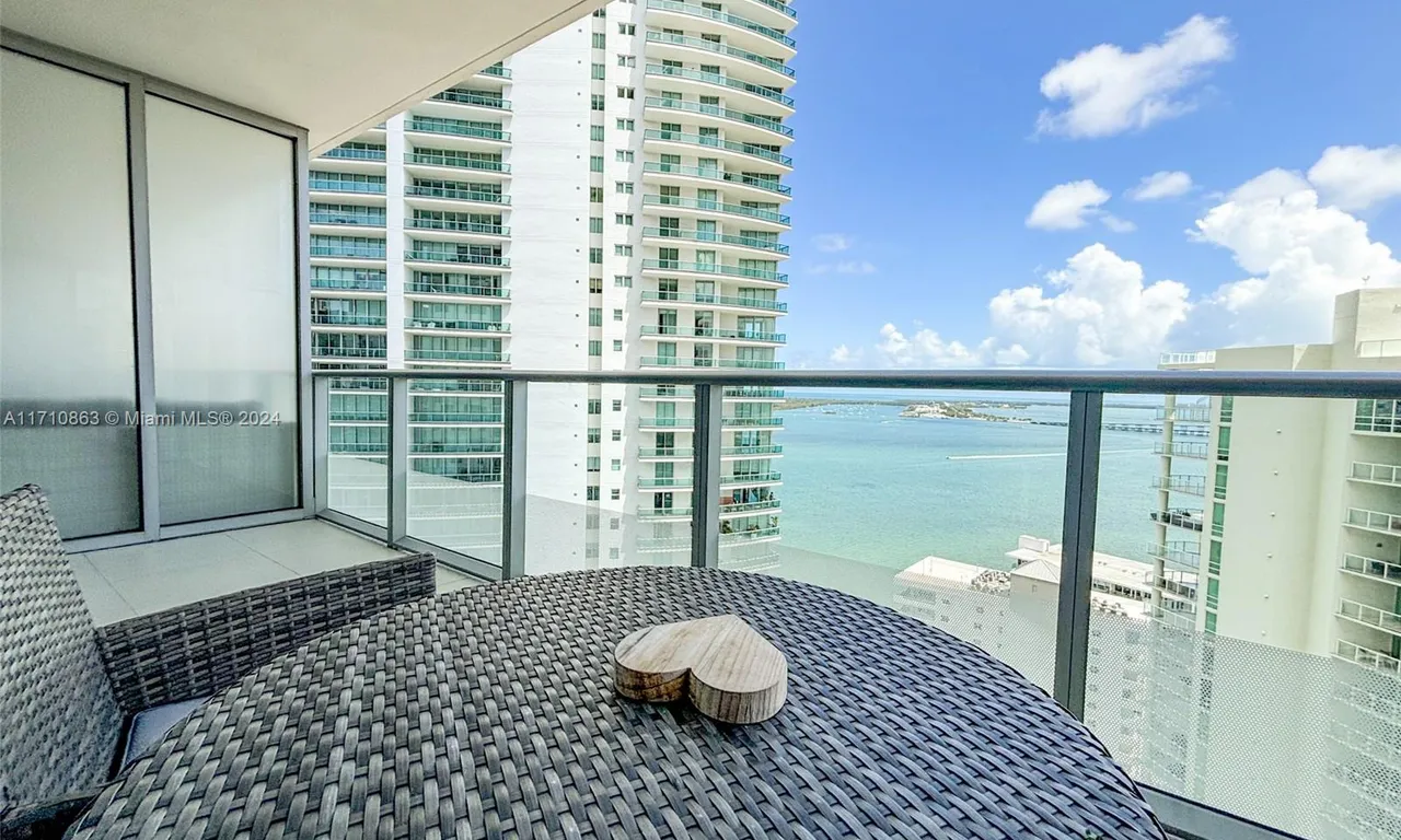 1300 Brickell Bay Dr # 2707, Miami FL 33131