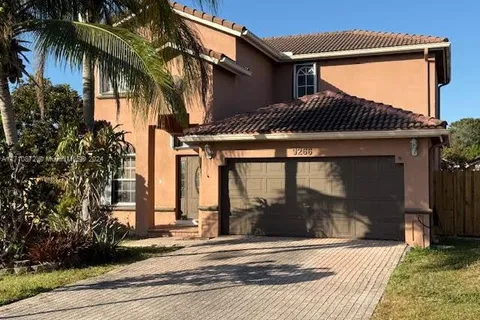 9266 SW 168th Pl, Miami FL 33196