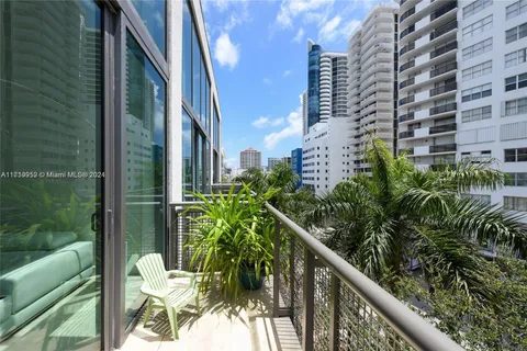 6000 Collins Ave # 505, Miami Beach FL 33140