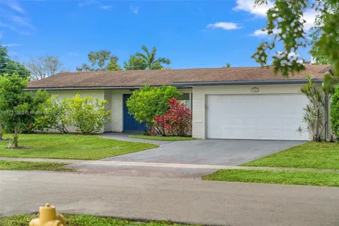 1081 NW 74th Ter, Plantation FL 33313