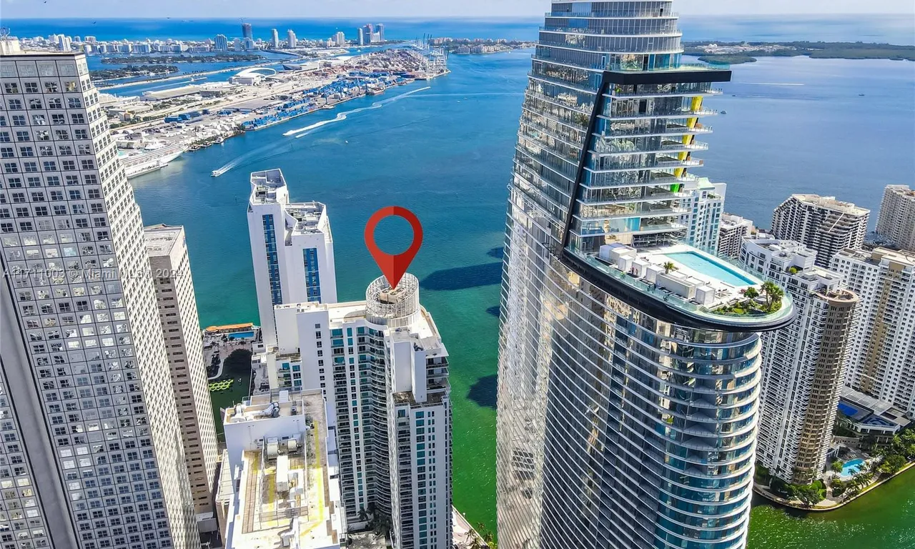 300 S Biscayne Blvd # 1802, Miami FL 33131