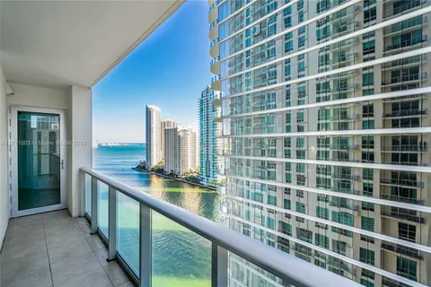 300 S Biscayne Blvd # 1802, Miami FL 33131