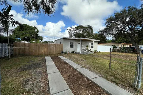 2501 NW 161st St, Miami Gardens FL 33054