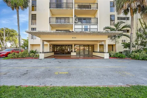 650 NE 149th St # 406A, Miami FL 33161