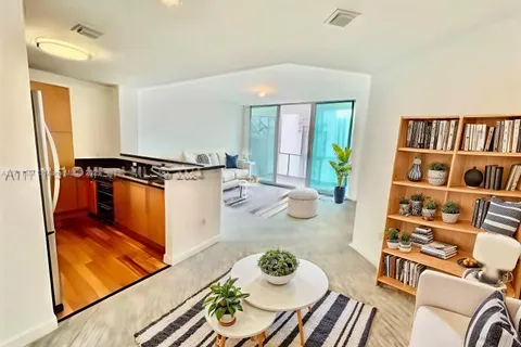 300 S Biscayne Blvd # 1807, Miami FL 33131