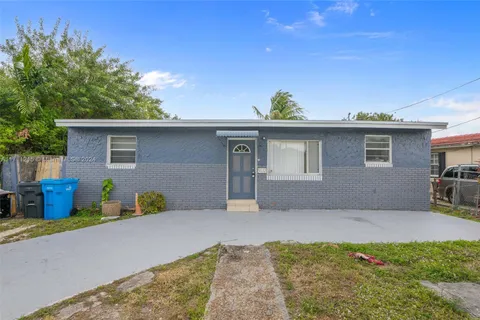 5632 SW 20th St, West Park FL 33023