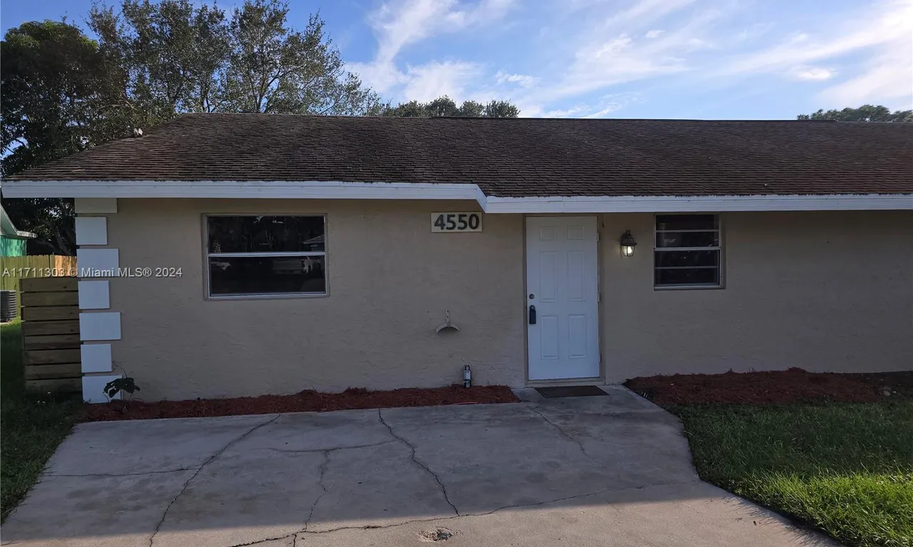 4550 SE Salvatori Rd, Stuart FL 34997