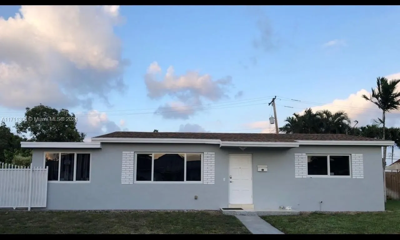 4165 W 6th Ct, Hialeah FL 33012