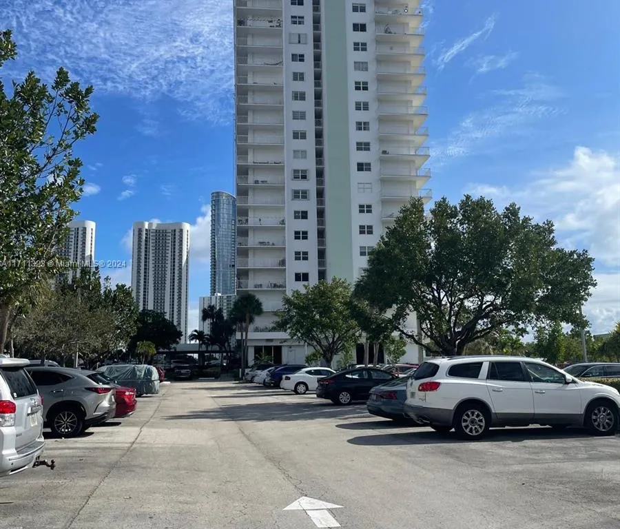 500 Bayview Dr # 617, Sunny Isles Beach FL 33160