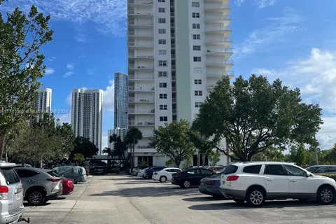 500 Bayview Dr # 617, Sunny Isles Beach FL 33160