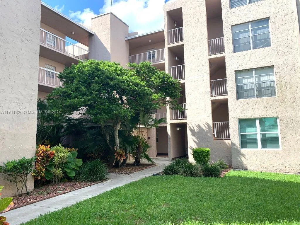 9410 Tangerine Pl # 305, Davie FL 33324