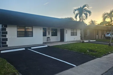 7640 SW 10th St # B, North Lauderdale FL 33068