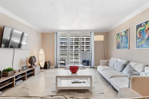 5825 Collins Ave # 9C, Miami Beach FL 33140