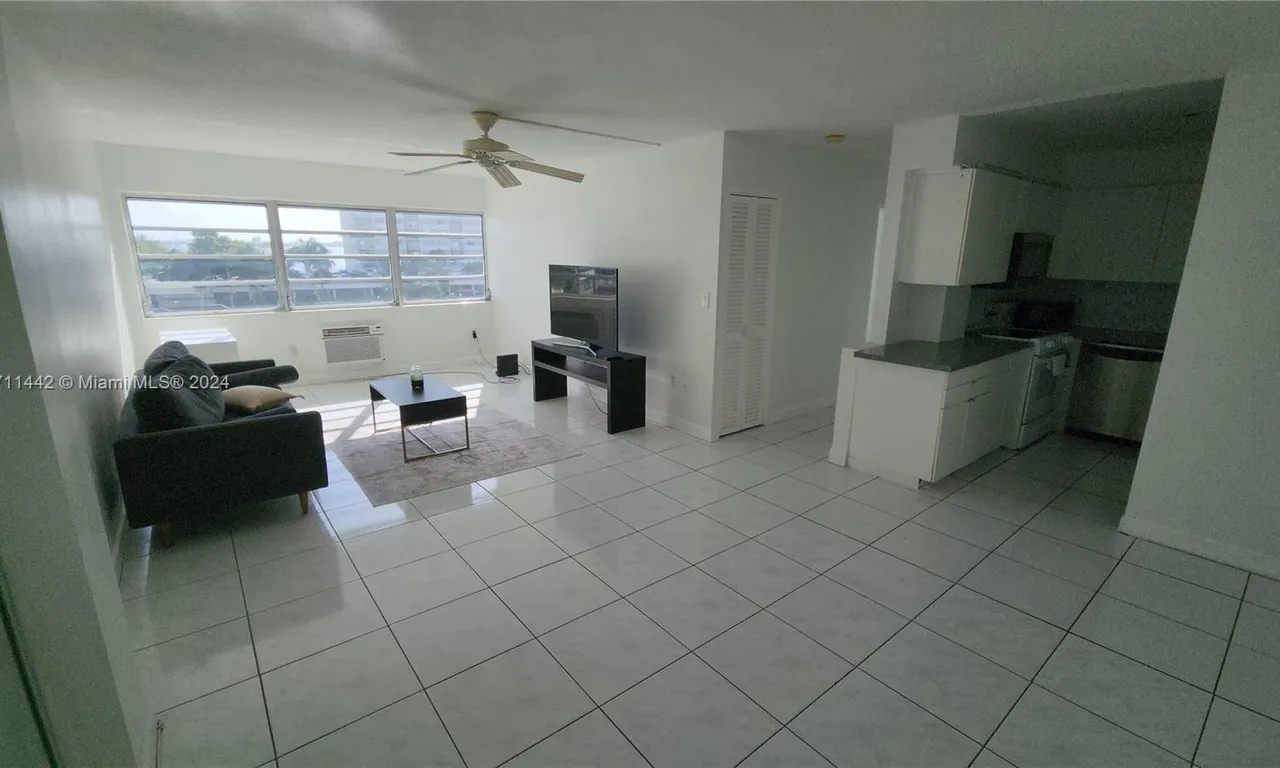 220 Kings Point Dr # 411, Sunny Isles Beach FL 33160