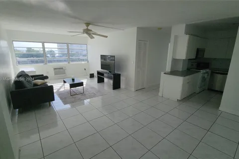 220 Kings Point Dr # 411, Sunny Isles Beach FL 33160